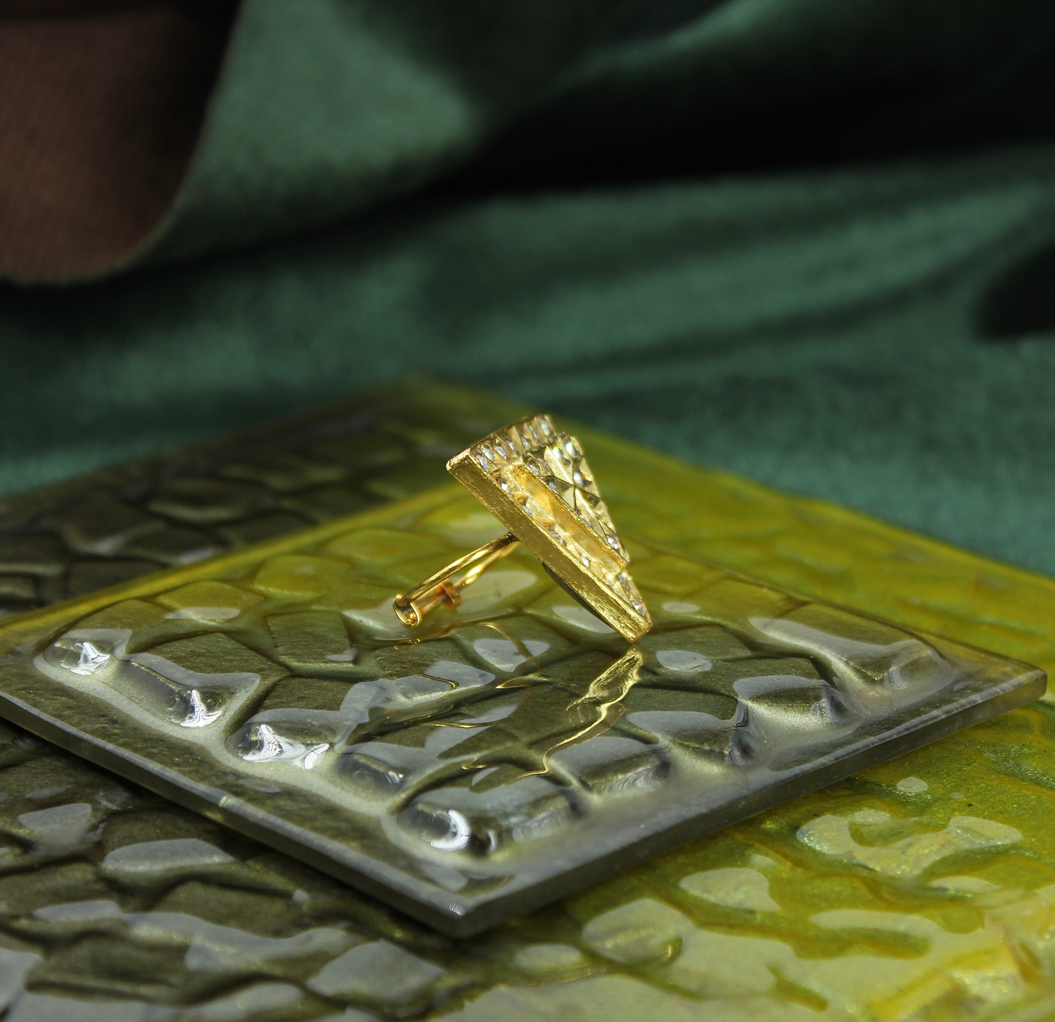 Vedhika – Triad Kundan Statement Ring