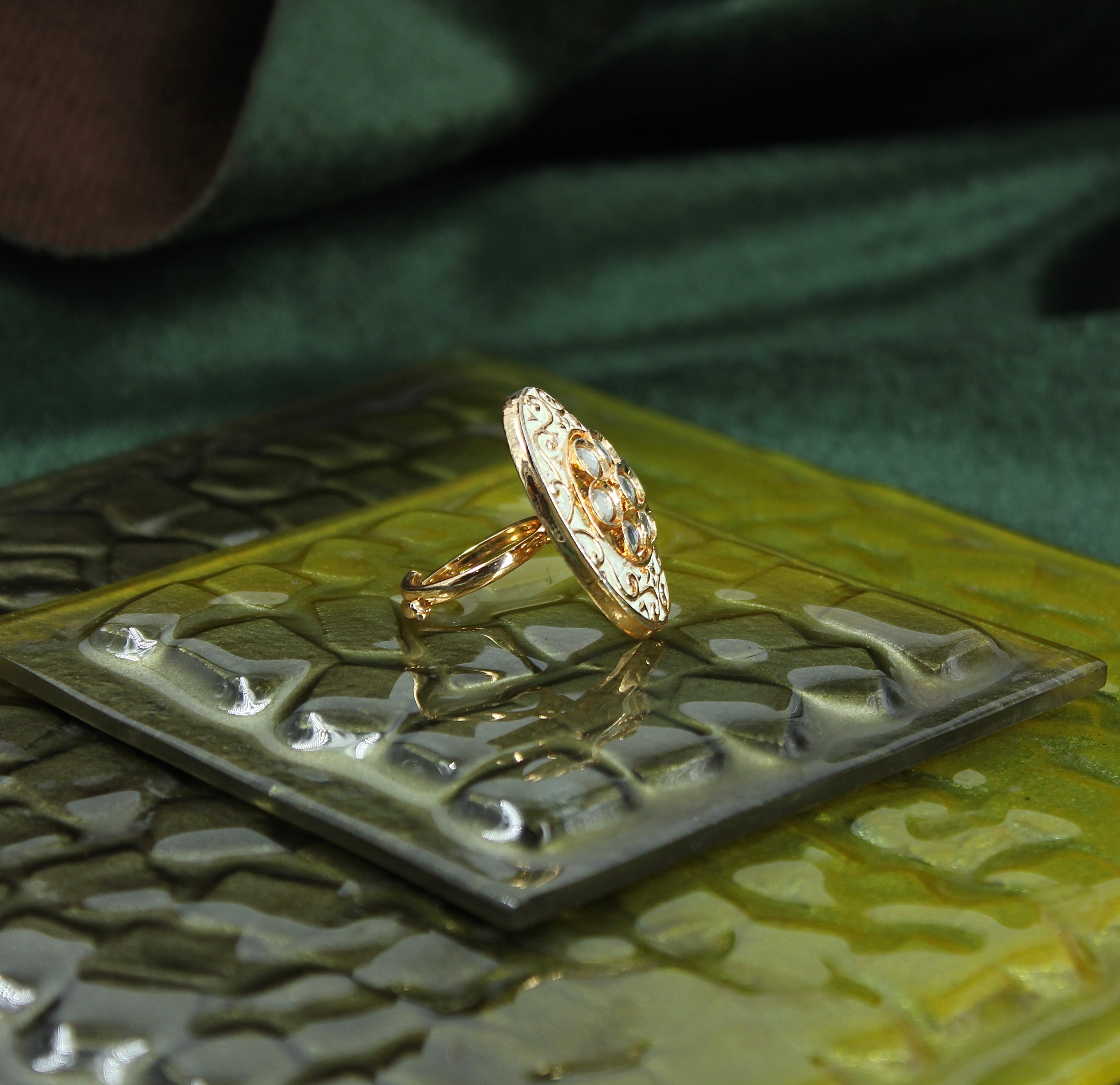 Sharvangi – Vintage Kundan Filigree Ring