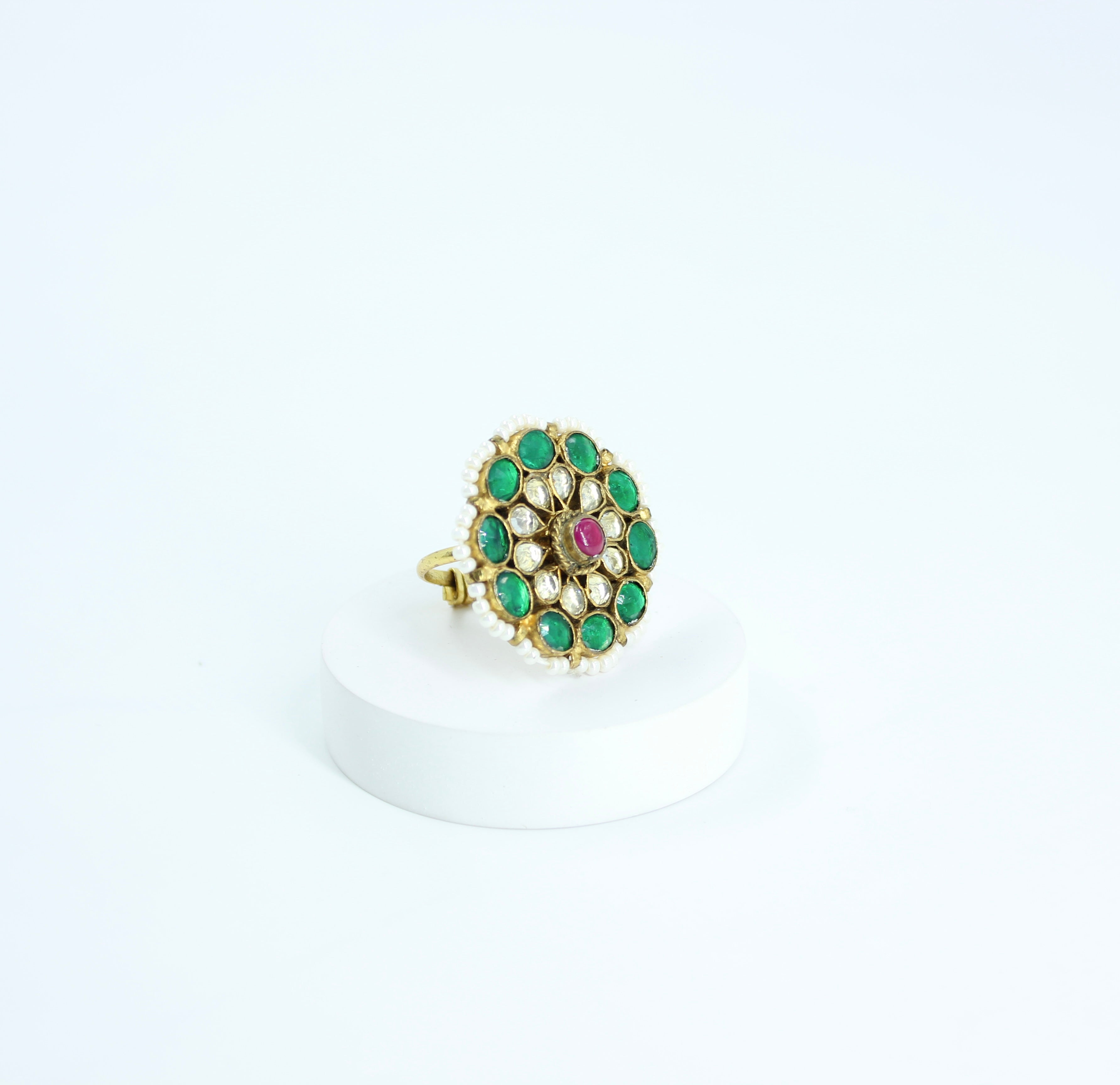 Raeena – Emerald Bloom Kundan Ring