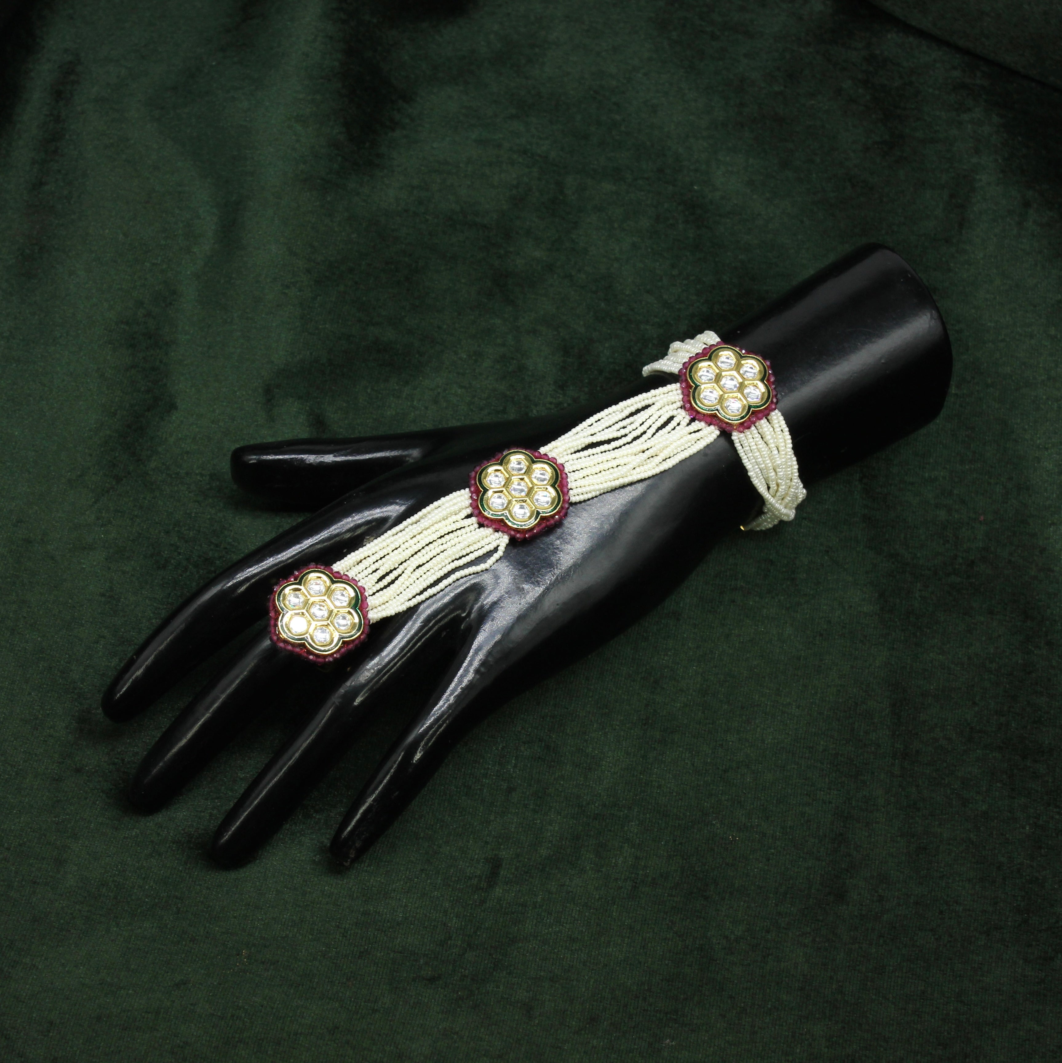 Suhani – Vintage Bloom Pearl Hathphool Pair