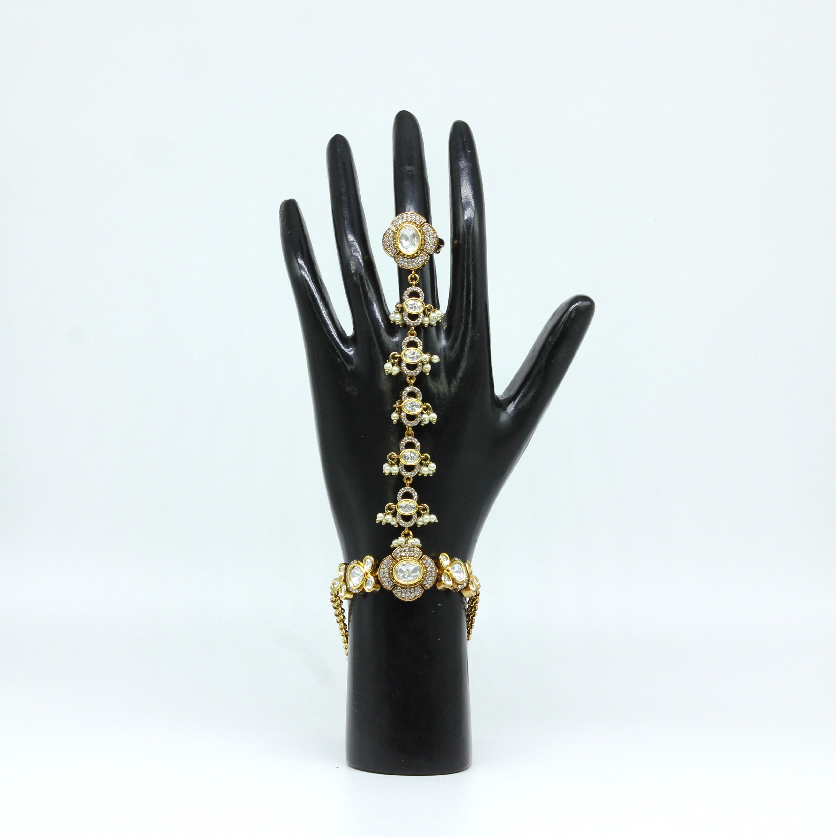 Naira – Classic Radiance Kundan Hathphool Pair