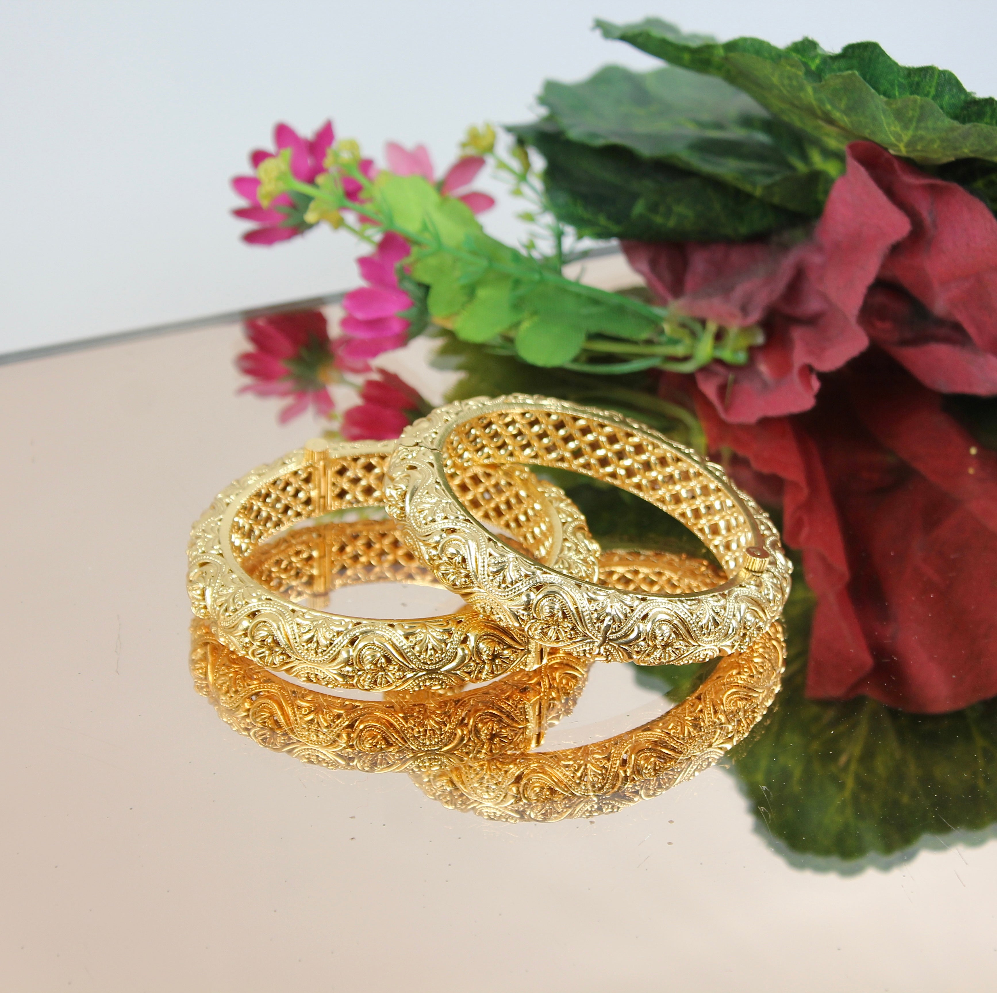 Kanvitha – Antique Carved Temple Bangles