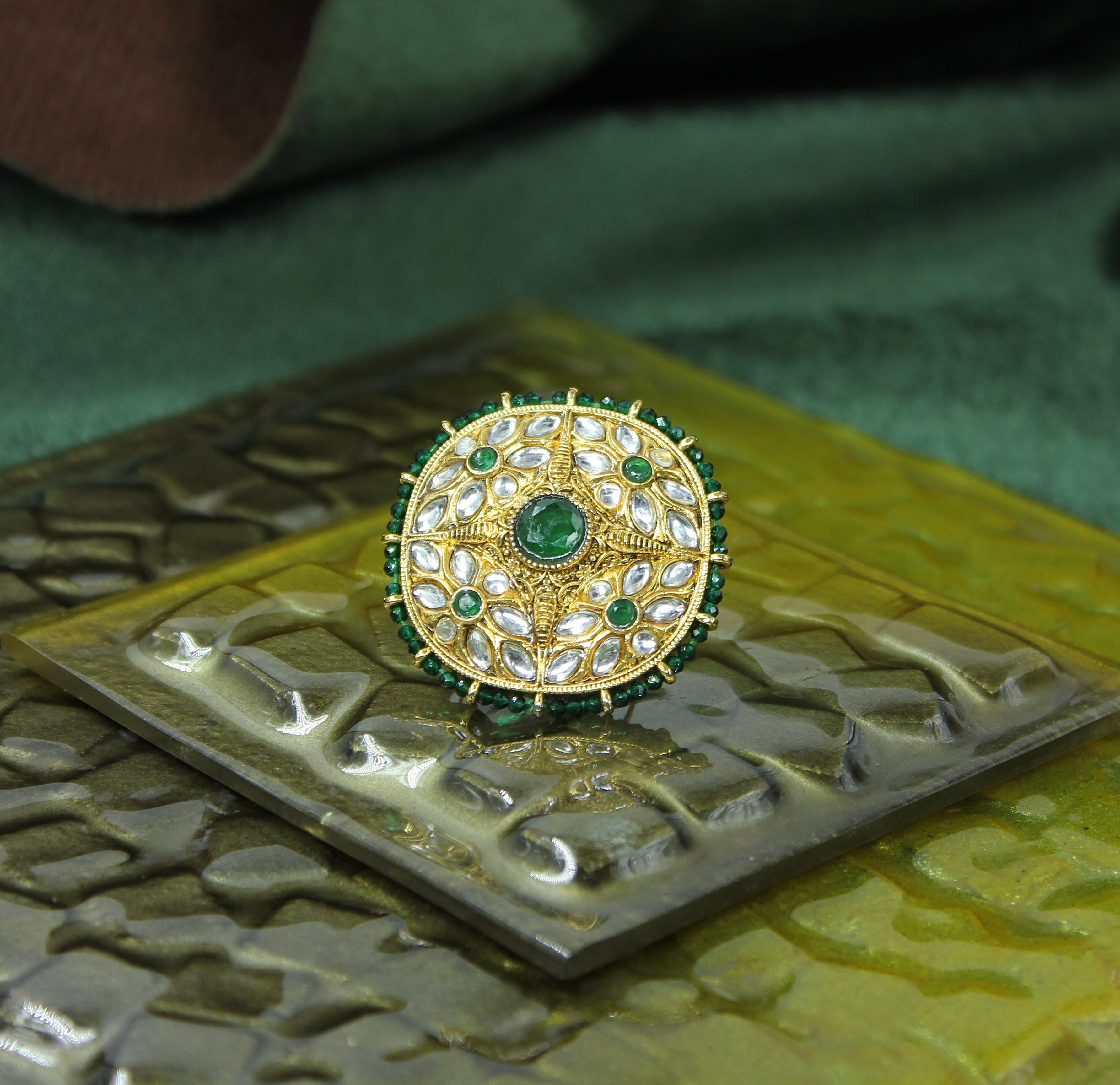 Vaishnavi – Emerald Grace Kundan Ring
