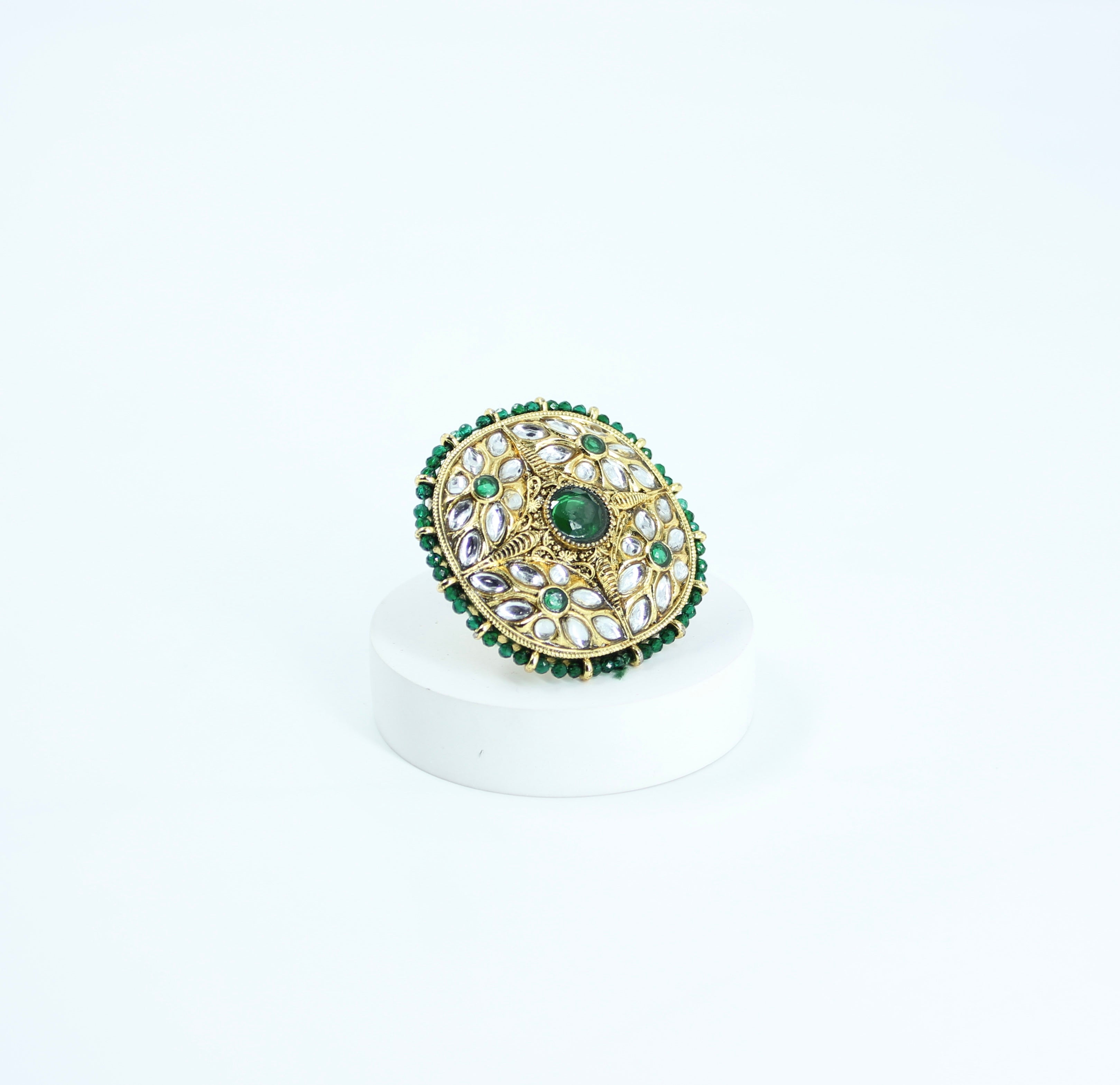 Vaishnavi – Emerald Grace Kundan Ring