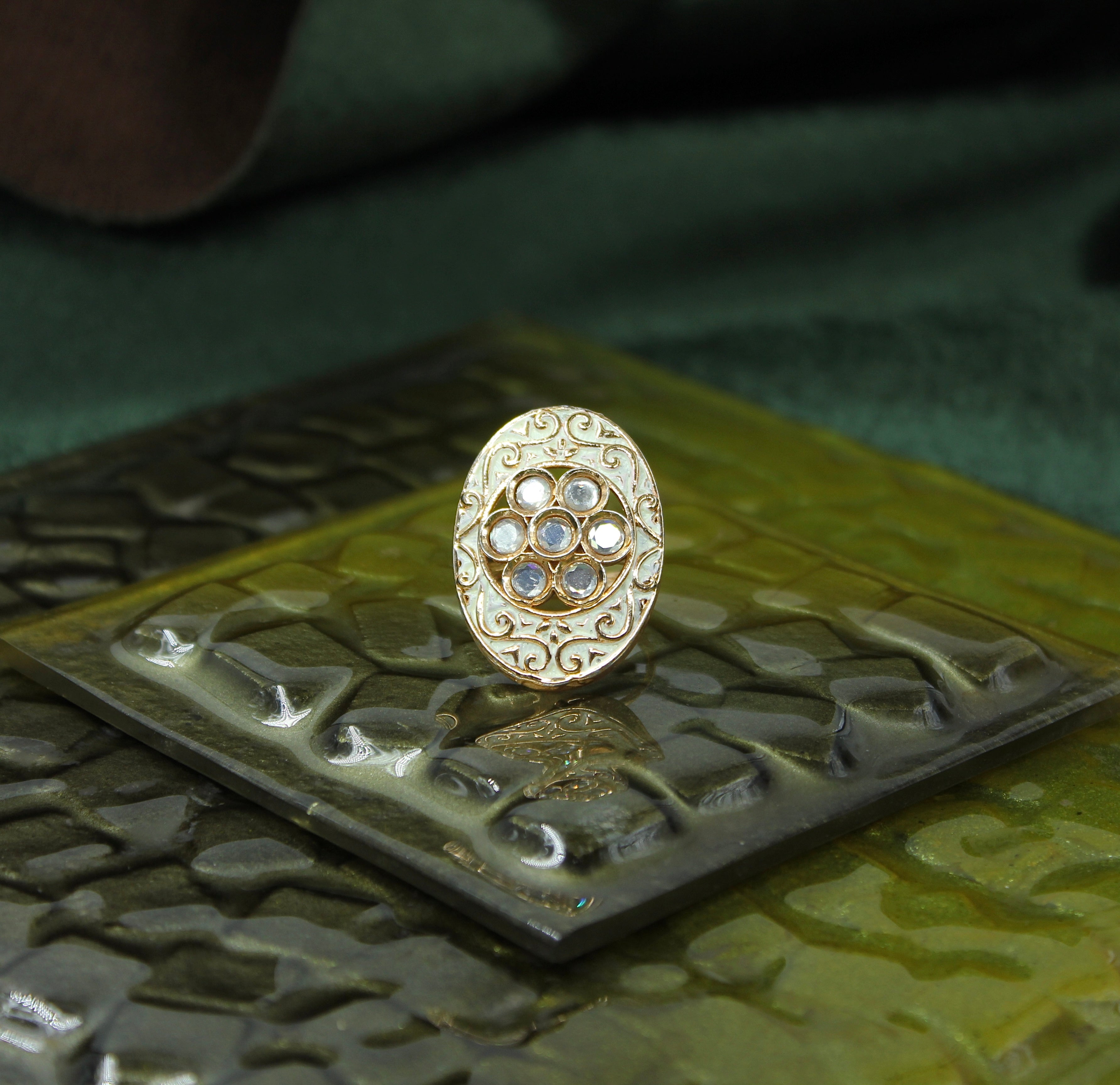 Sharvangi – Vintage Kundan Filigree Ring