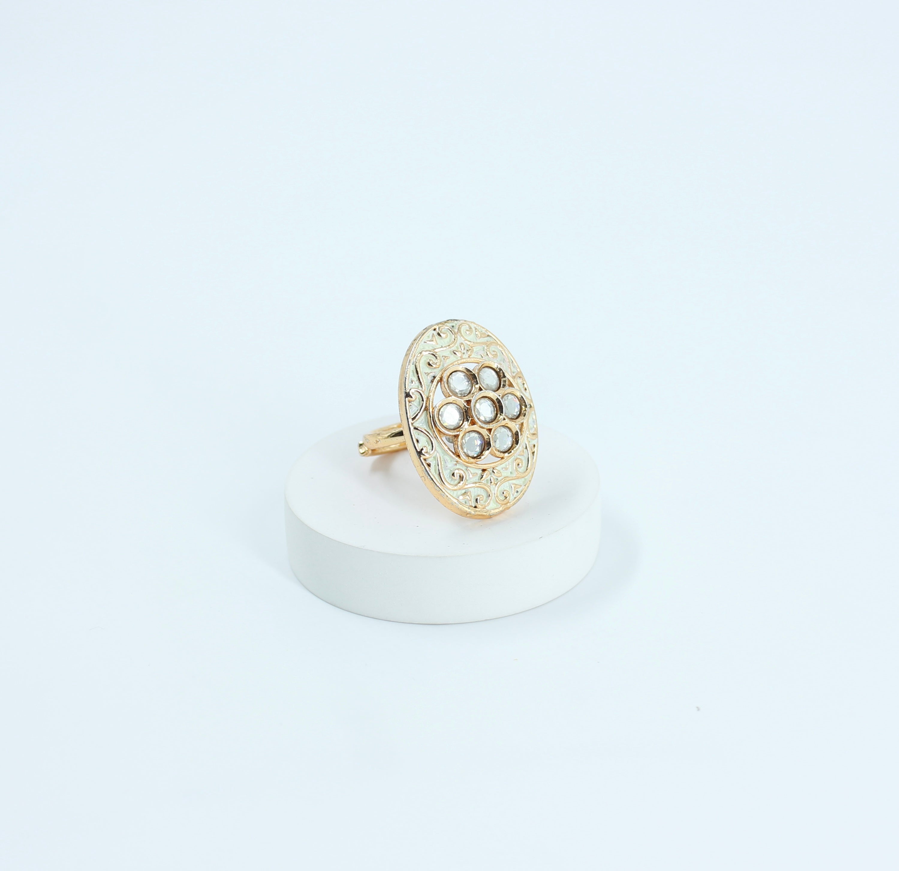 Sharvangi – Vintage Kundan Filigree Ring