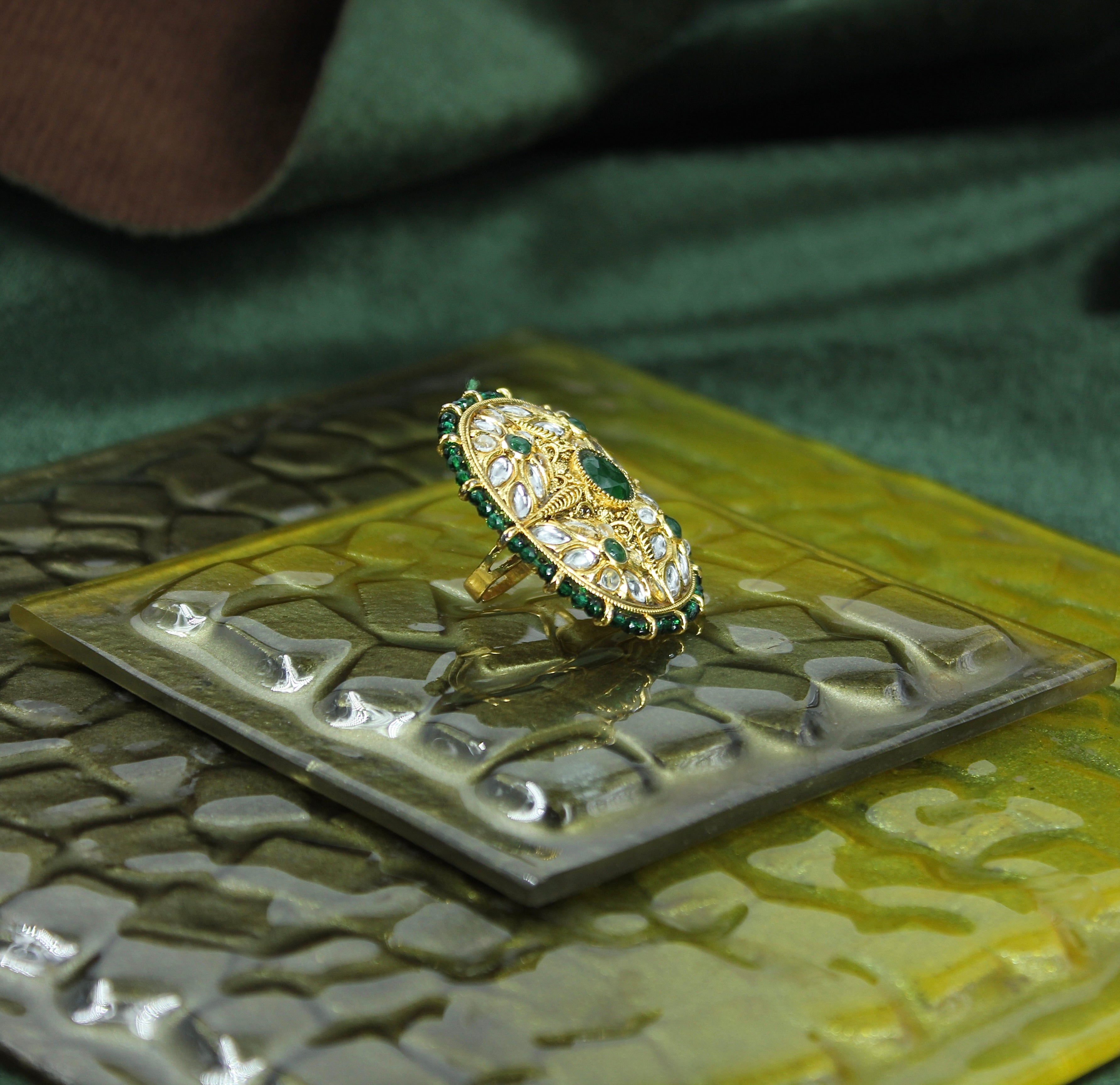 Vaishnavi – Emerald Grace Kundan Ring