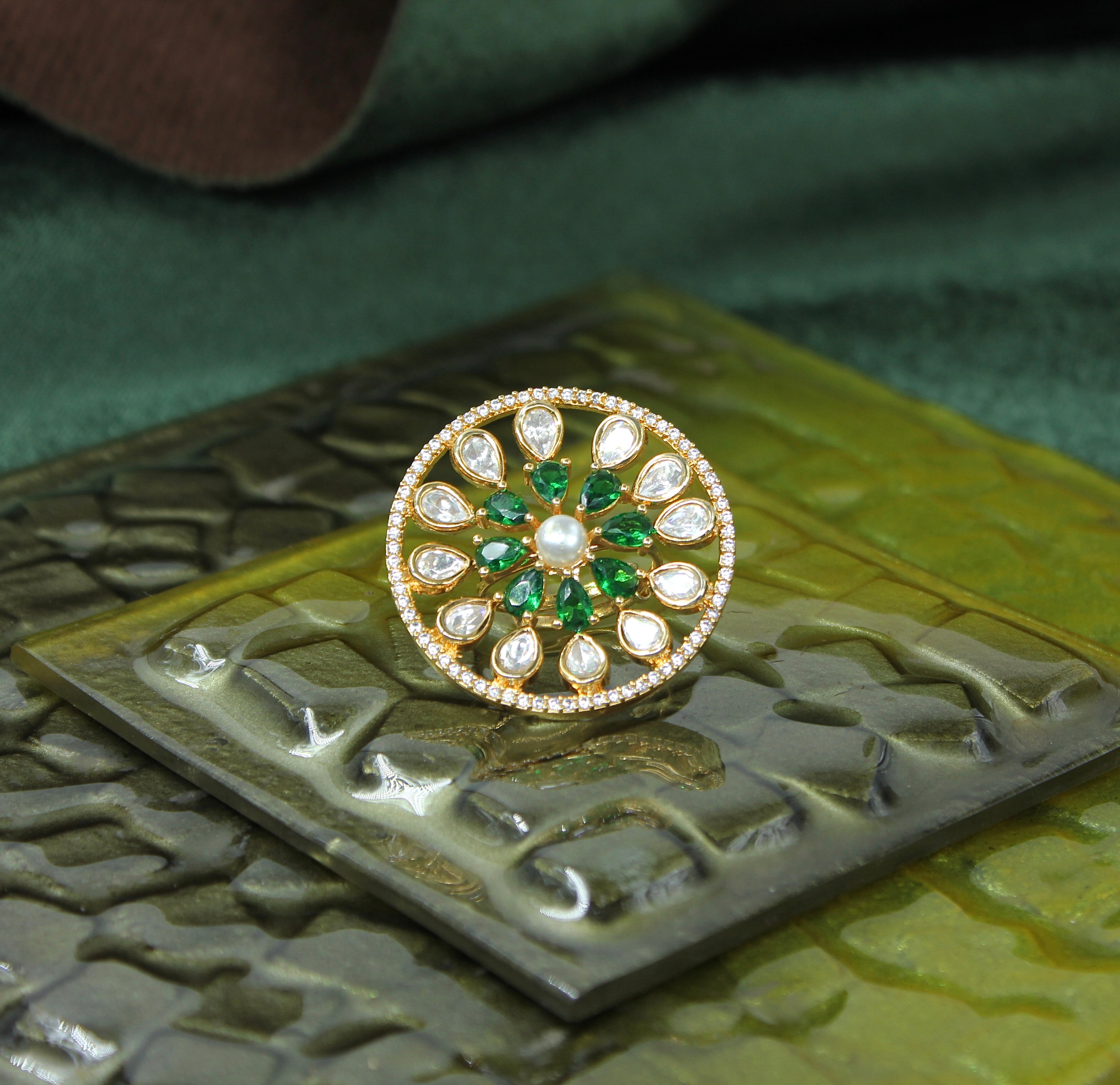 Ishira – Emerald Petal Kundan Ring