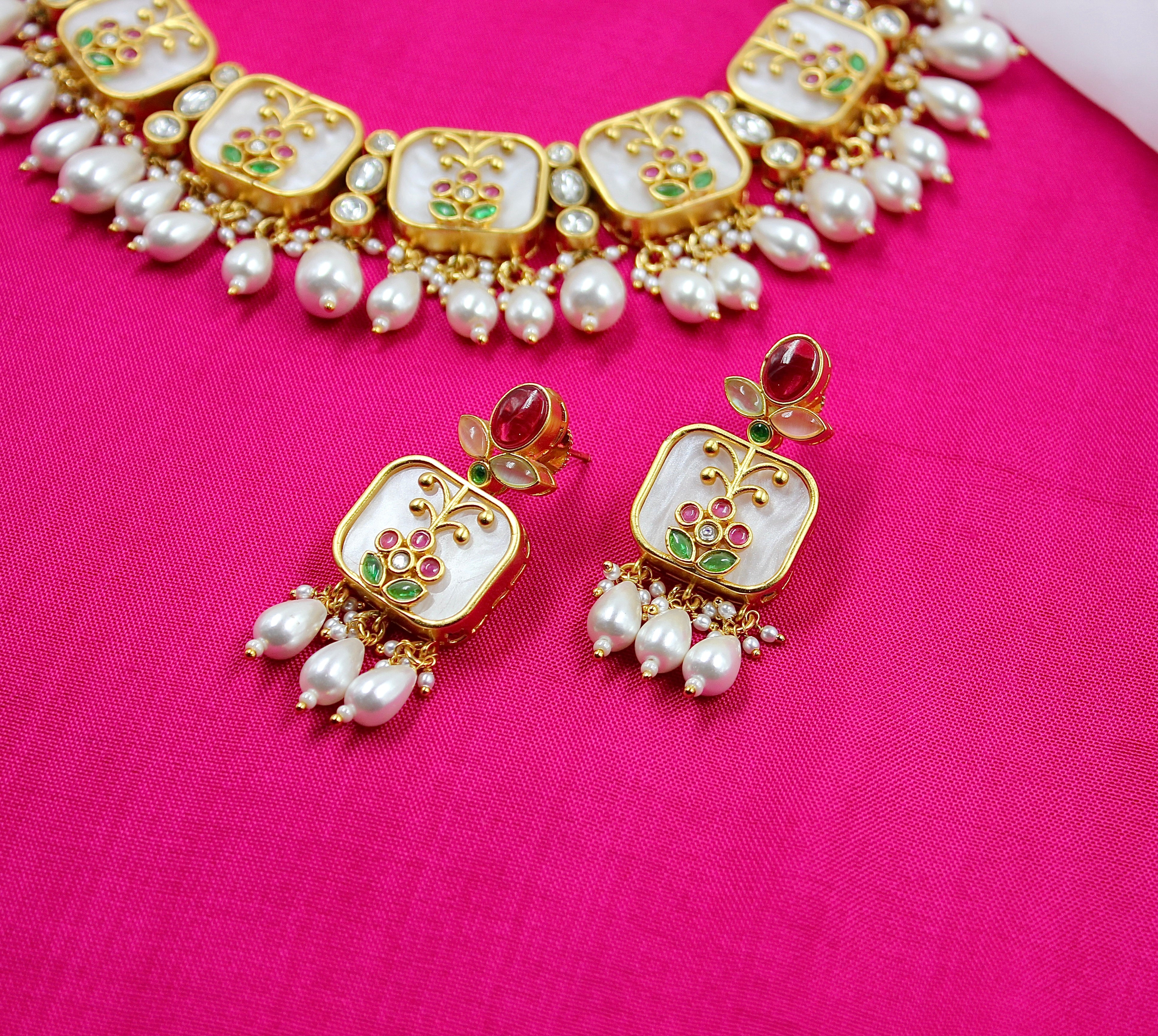 Ravya – Royal Mother of Pearl Necklace Set